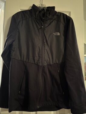 The North Face Men's Black Lightweight Softshell Jacket